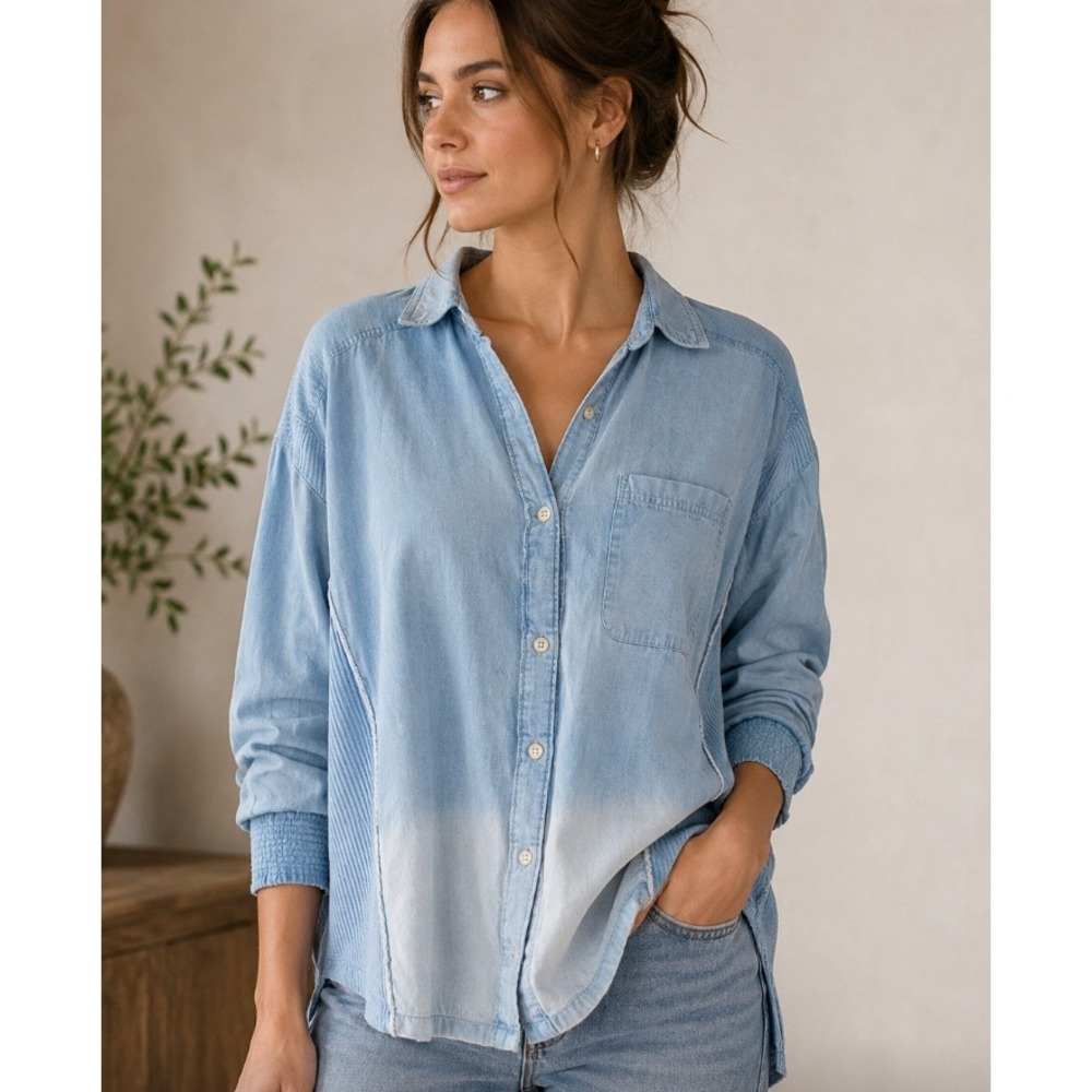 Free People We The Free Denim Button Down Shirt in Light Wash Blue sz M